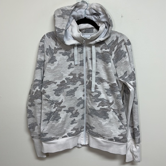 Athleta Triumph Printed Hoodie Color Grey Gypsum Camo LP - Picture 3 of 8
